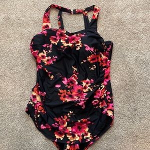 Cute one piece, super flattering